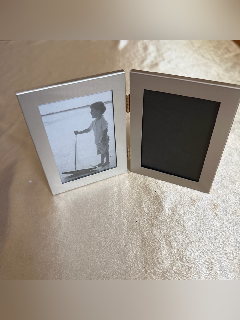 Vintage Carr Double Hinged Picture Frame | Sleek Bi-Fold Photo Frame 3x4.5